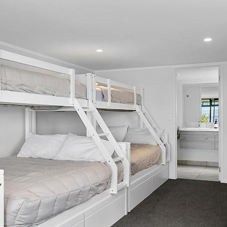 Acacia Bay Bach - Views, Spa & Serenity - Tauposee Exterior foto