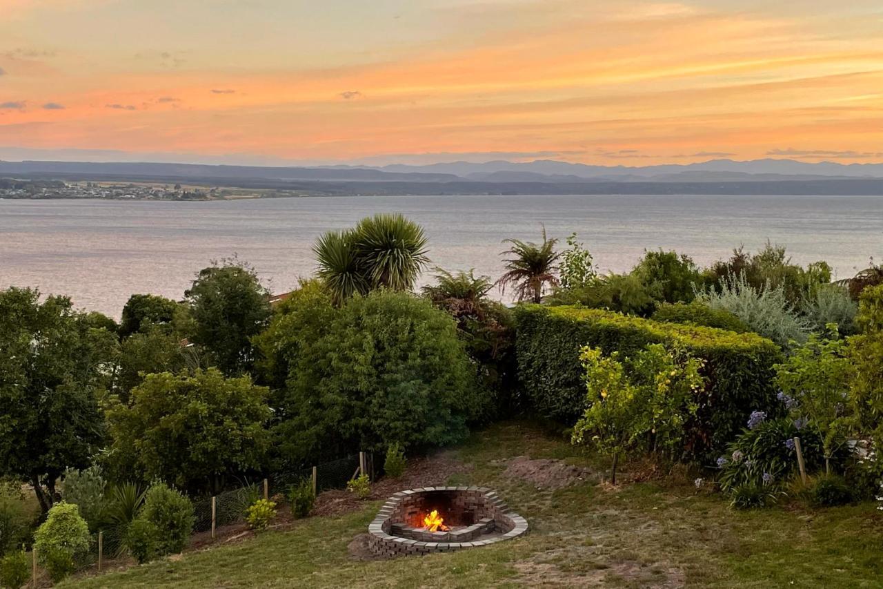 Acacia Bay Bach - Views, Spa & Serenity - Tauposee Exterior foto