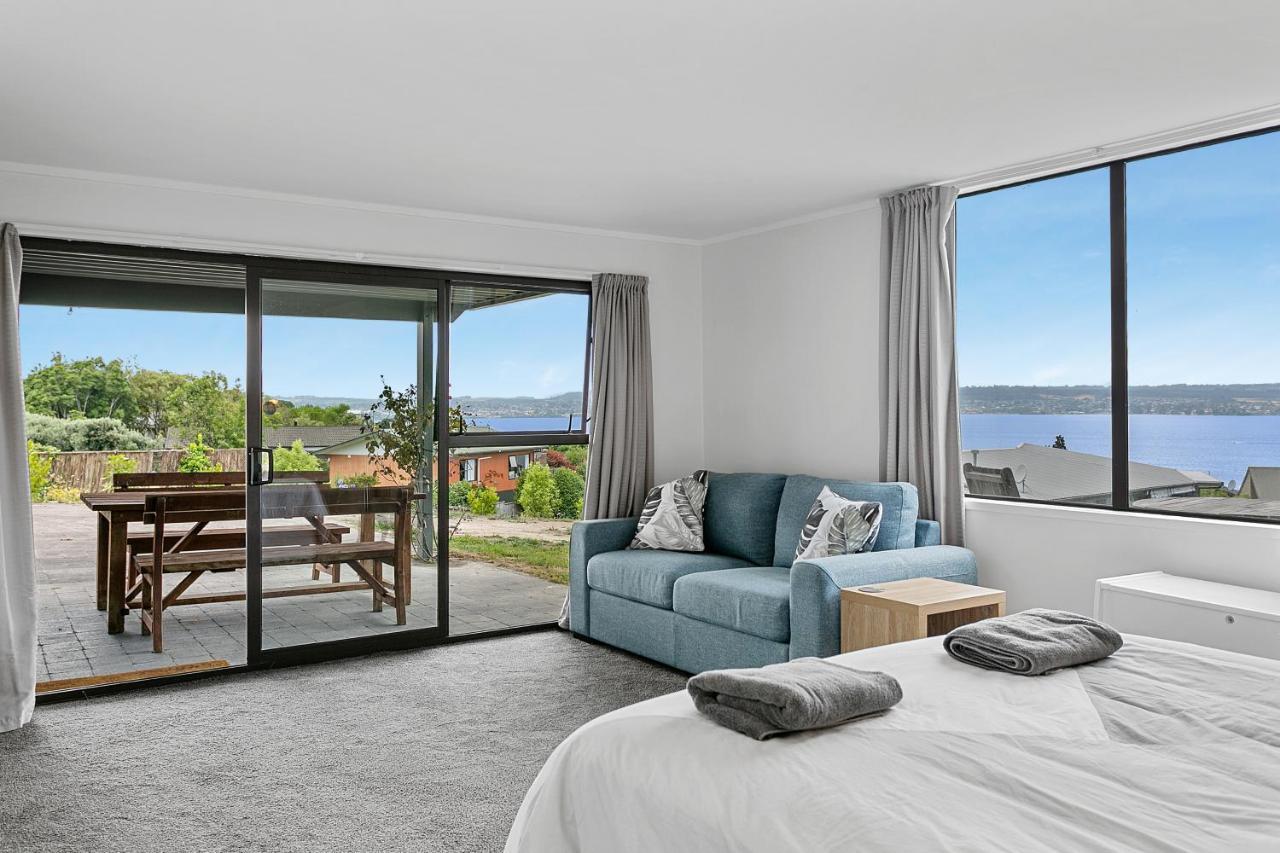 Acacia Bay Bach - Views, Spa & Serenity - Tauposee Exterior foto